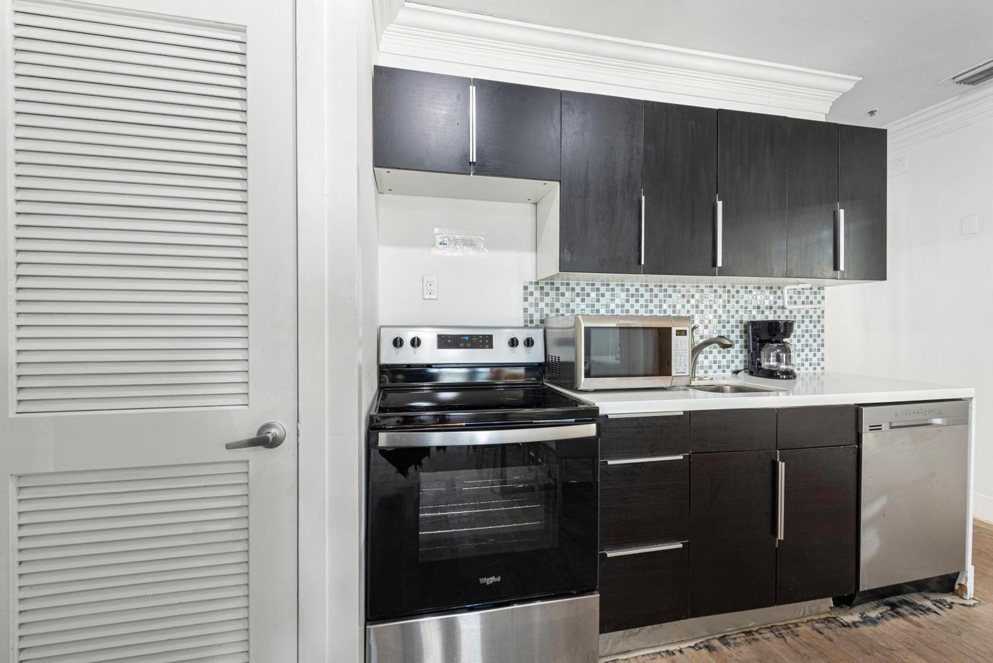 Ocean Drive Apartment Suites In Miami Beach Exterior photo