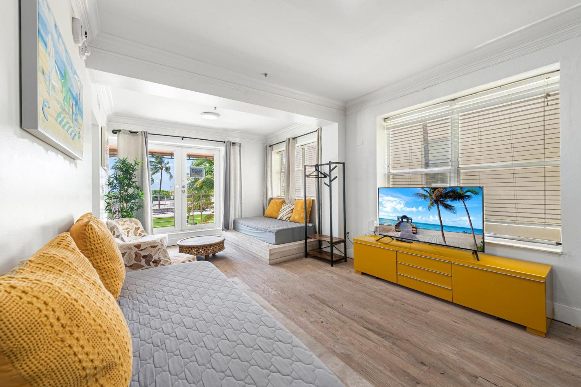 Ocean Drive Apartment Suites In Miami Beach Exterior photo