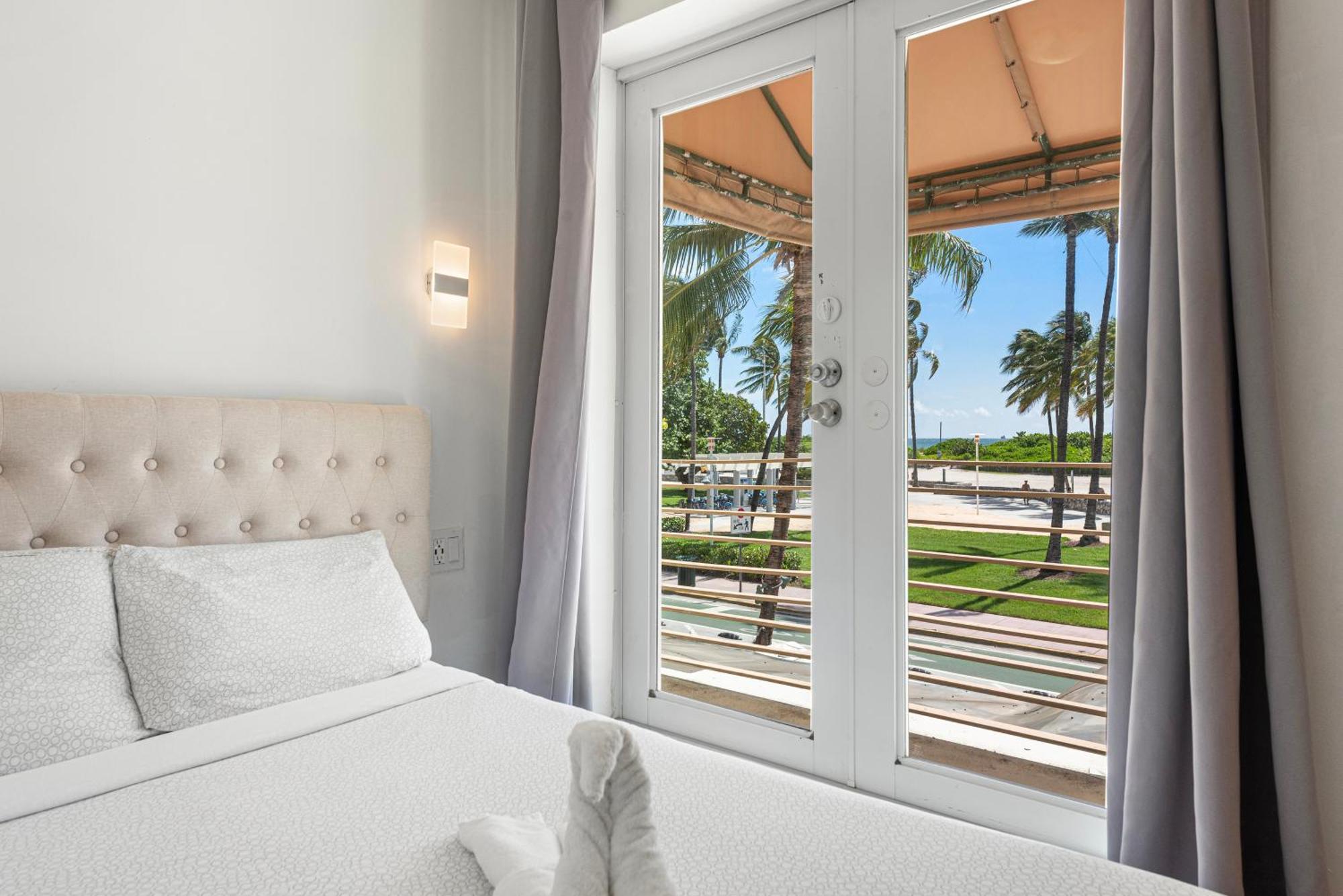 Ocean Drive Apartment Suites In Miami Beach Exterior photo
